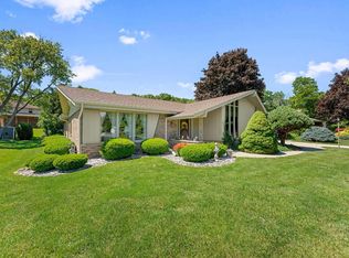 4821 W Clayton Crest AVENUE, Greenfield, WI 53220