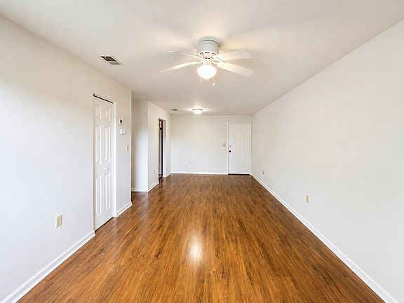 3rd image of 926 Lake Destiny Rd Unit G