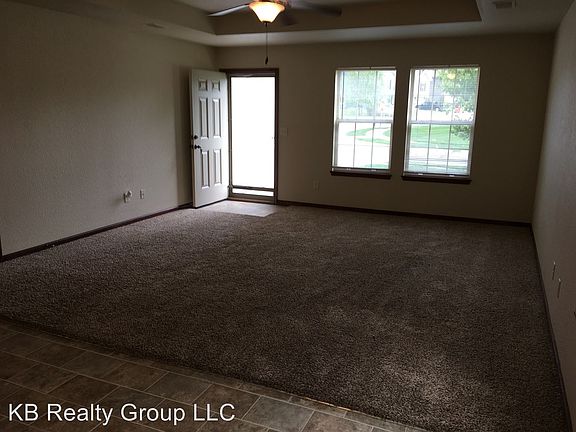 5th image of 142 SW Rose Garden Ln