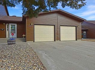 2423 8th St SW, Minot, ND 58701