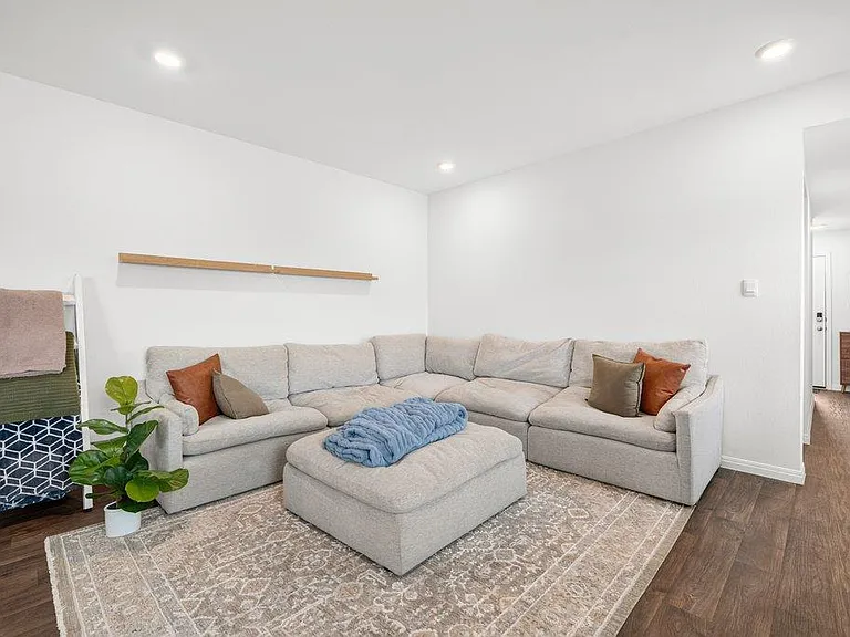 151 Galanthus Ct — Photo 3