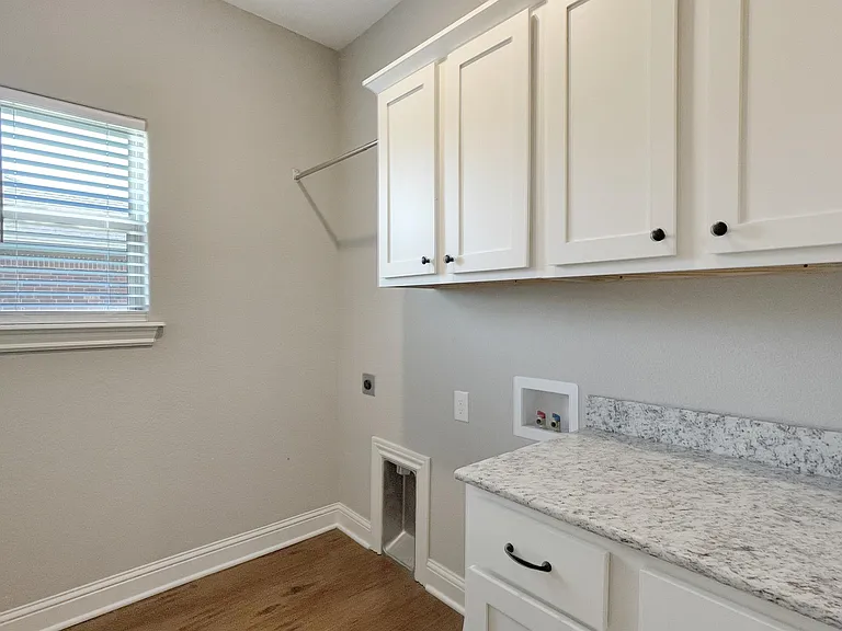 530 Captain Hopkins St — Photo 18