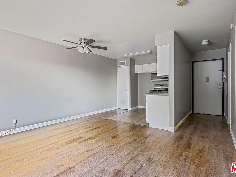 820 S Saint Andrews Pl #303 — Photo 5