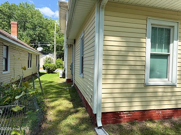 5th image of 303 Paris Avenue