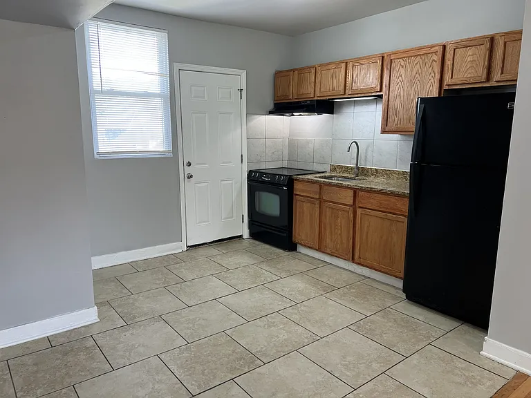 8956 S Elizabeth St — Photo 1