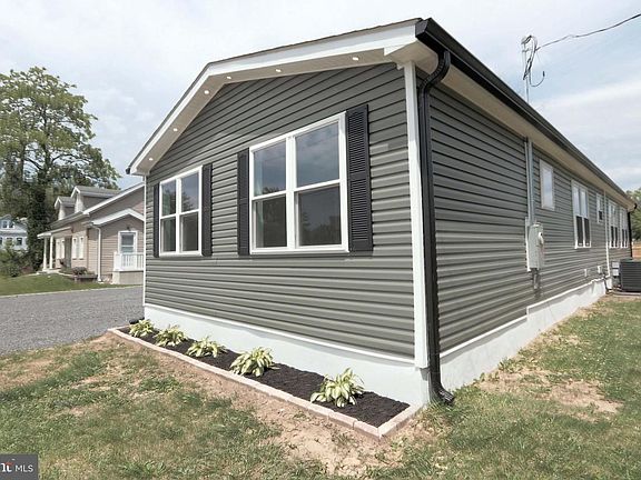 5th image of 423 Hemlock Ave