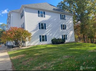 1221 Waterford Dr #1221, Edison, NJ 08817