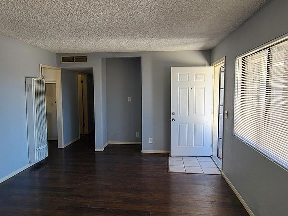 3rd image of 45438 Lorimer Ave