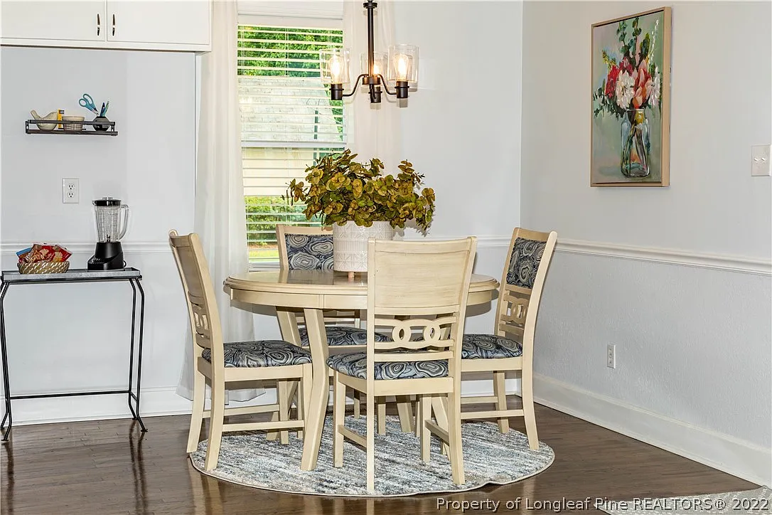 3 bed, 1.0 bath, 975 sqft, $2,400 — Photo 1