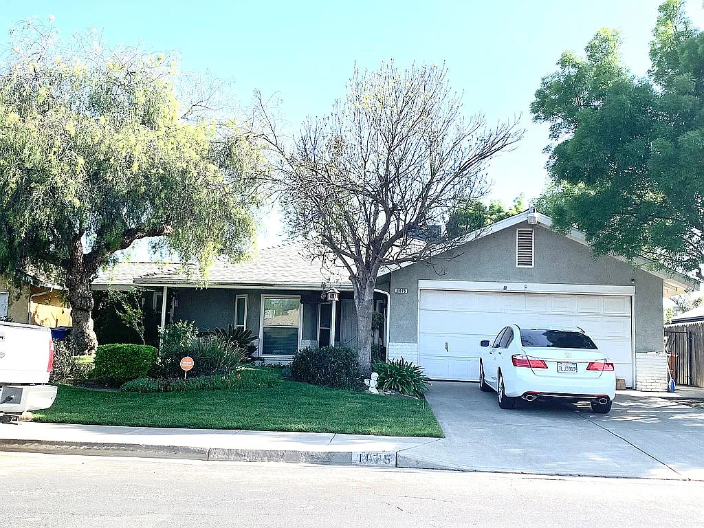 1075 Driftwood Ct photo 1