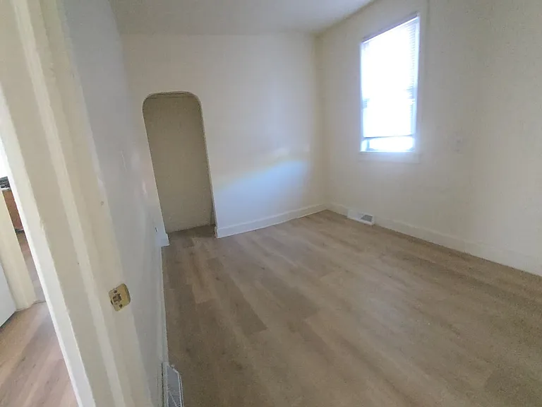 1556 W Mitchell St #1 — Photo 5