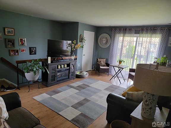 3rd image of 506 N Oaks Blvd