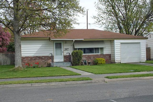 2nd image of 32 Cascade Dr