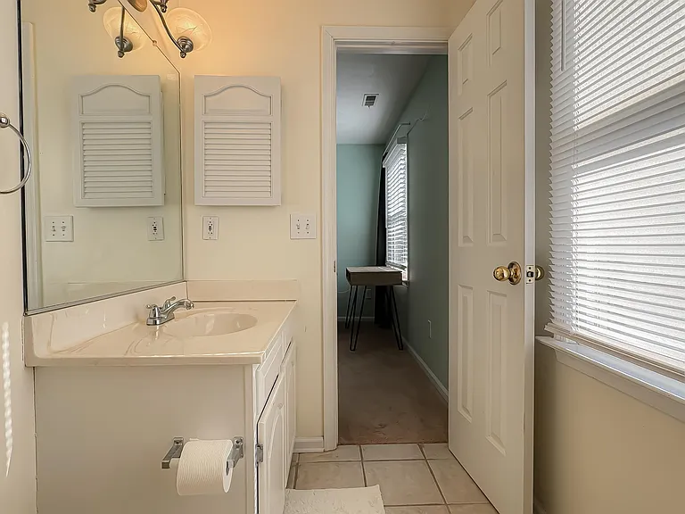 519 W 20th St #302 — Photo 11