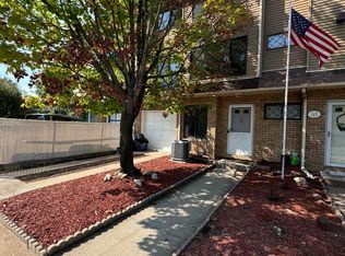 49 Drumgoole Rd E, Staten Island, NY 10312