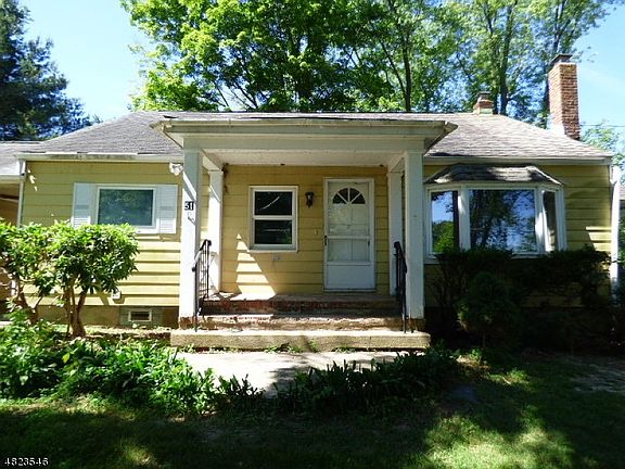 4th image of 51 Lakeshore Dr
