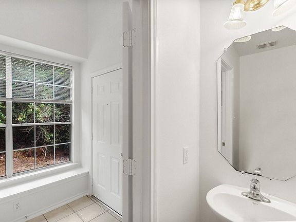 5th image of 144 E Summer Haze Cir