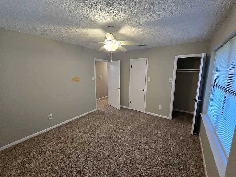 402 Greenwood Dr — Photo 11