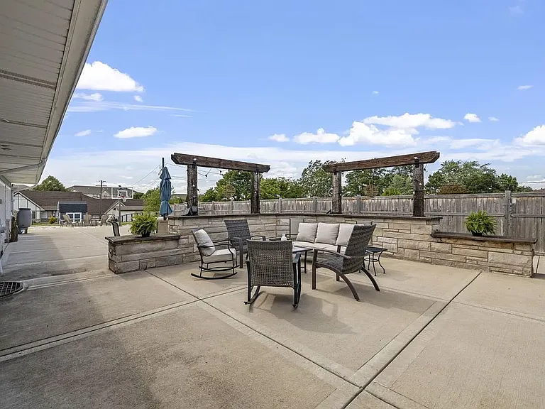 1621 Barthelone Ave — Photo 20