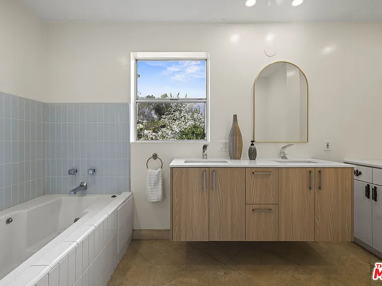 865 Warner Ave — Photo 18
