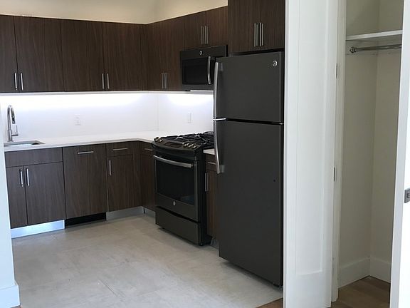 4th image of 434 Manhattan Ave #1