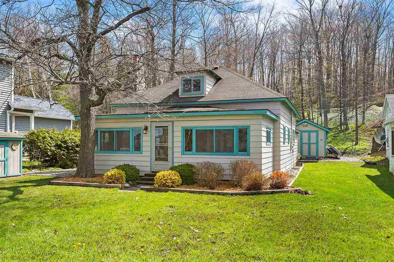 8450 S Lakeview Rd, Traverse City, MI 49684 | Zillow