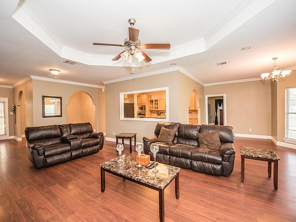 3rd image of 1066 Sugarland Dr