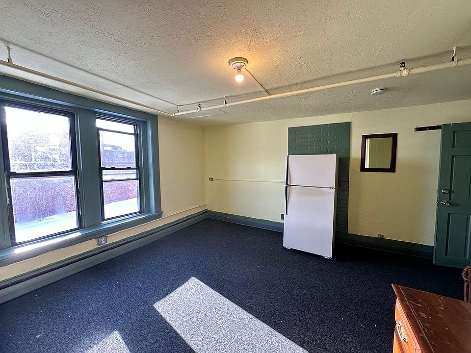 2nd image of 128 High St #13