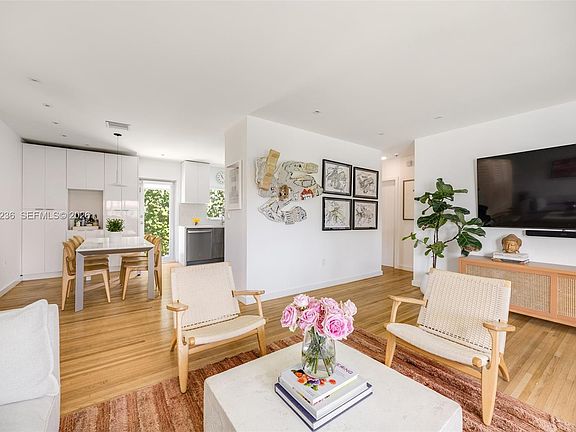 4th image of 6055 SW 38th St