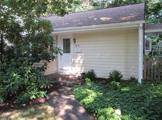 266 Marvelwood Dr, New Haven, CT 06515