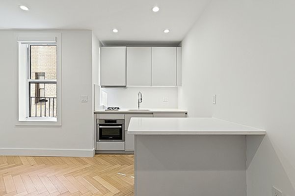 1st image of 220 W 24th St APT 6F