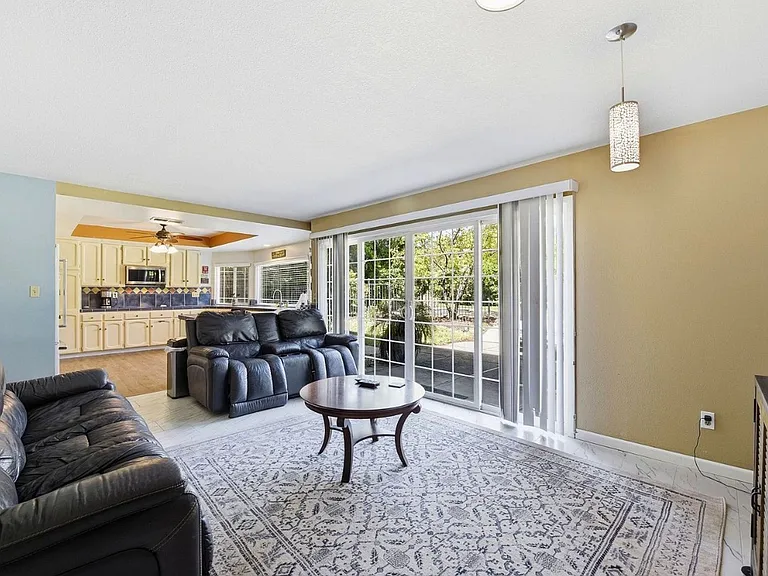 3283 Cambridge Rd — Photo 8