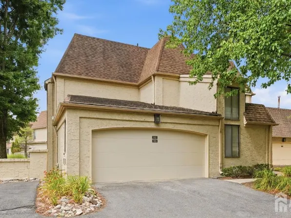 93 Gate House Ln, Edison, NJ 08820