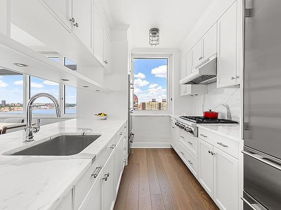 4th image of 100 Riverside Blvd APT 27B