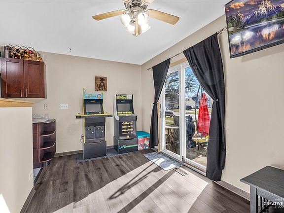 3rd image of 746 Fieldcrest Dr Unit B