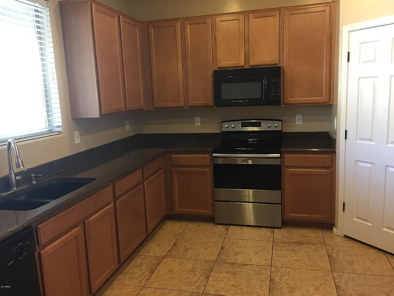 4 bed, 2269 sqft, $2,200 — Photo 3