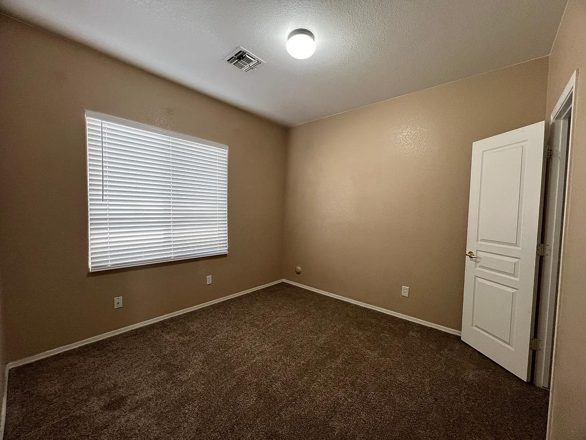 Building Photo - 621 S 115th Dr