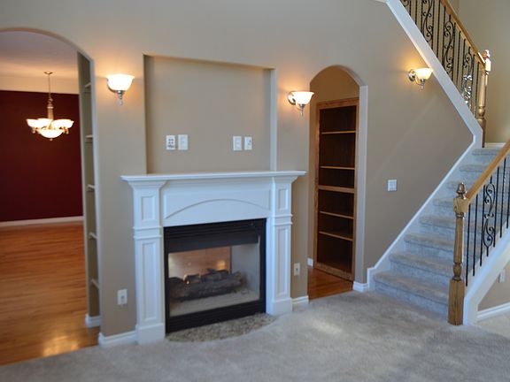 2 bed room, bath upstairs  