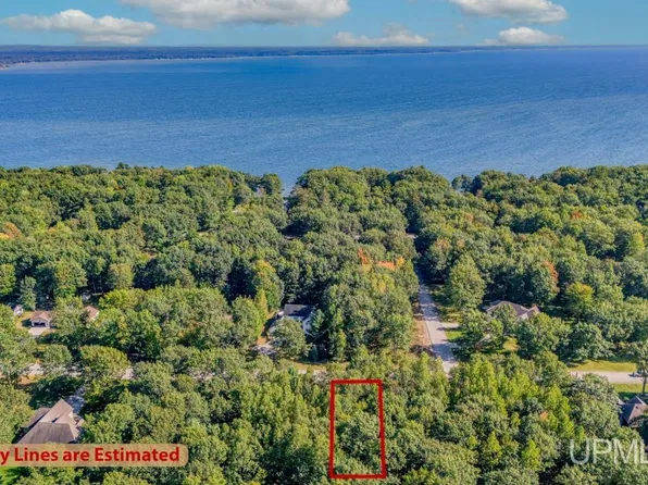 3 Irish Oaks Ests, Gladstone, MI 49837