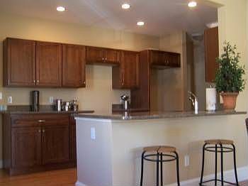 4th image of 36 Saint George Ave #2-1