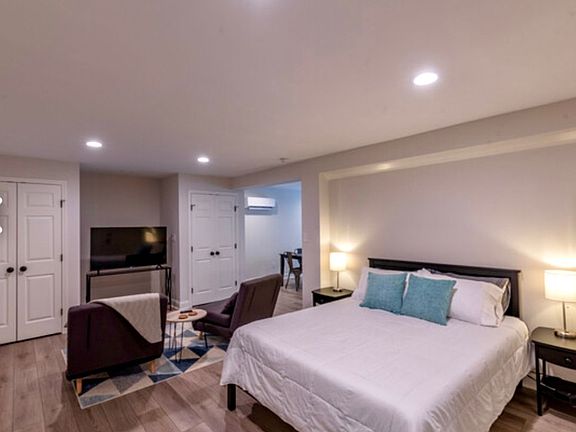 4th image of 2204 Fayetteville St #C