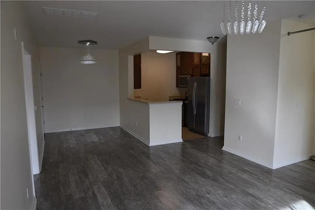 2 bed, 1150 sqft, $2,500 — Photo 2