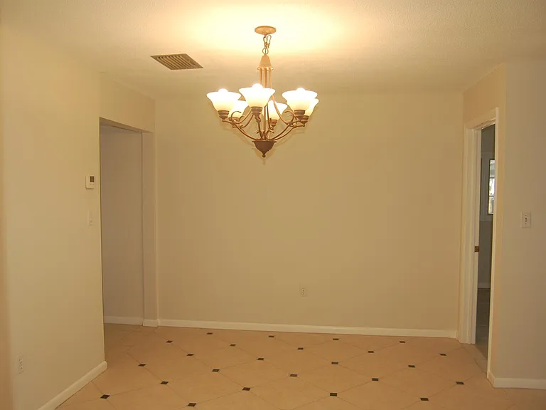 1920 Woodcrest Dr #13 — Photo 7