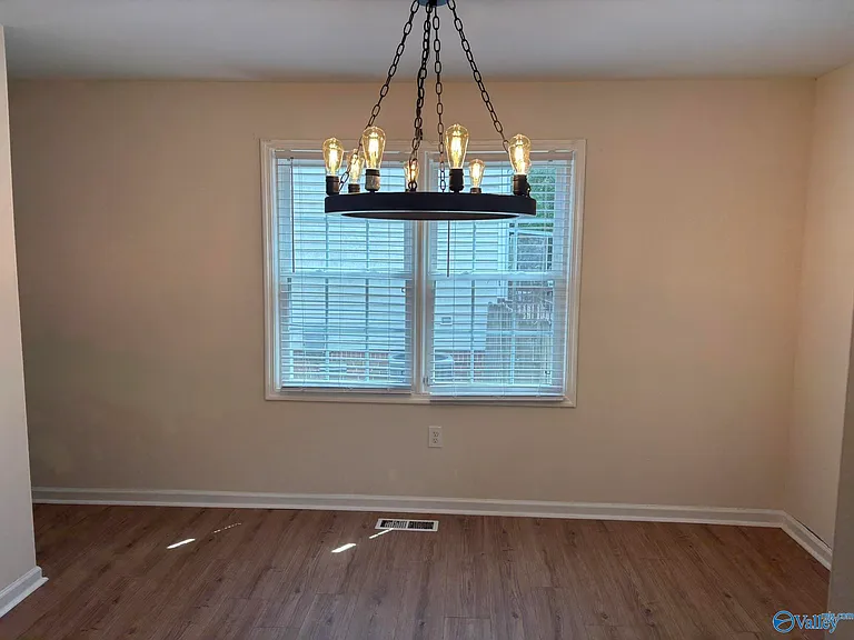 135 Suffolk Dr — Photo 9
