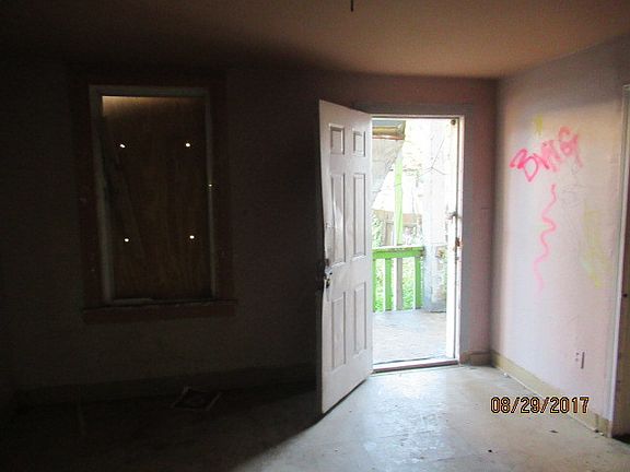 2nd image of 4818 S Hermitage Ave