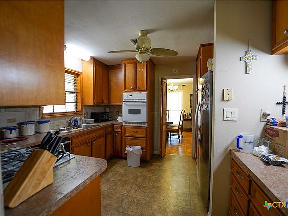 5th image of 2801 E Loma Vista Ave