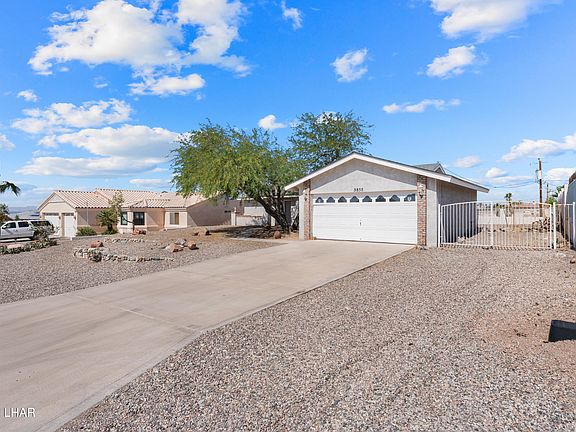 3rd image of 3855 Bluegrass Dr