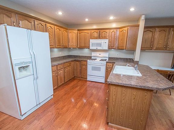 3rd image of 5345 Oakwood Dr
