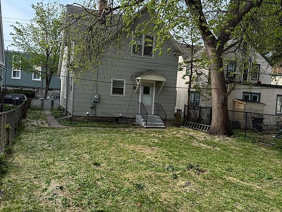 3rd image of 216 27th St E