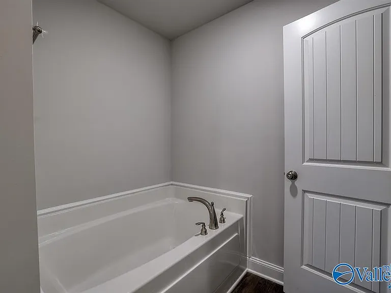 226 Abercorn Dr — Photo 11